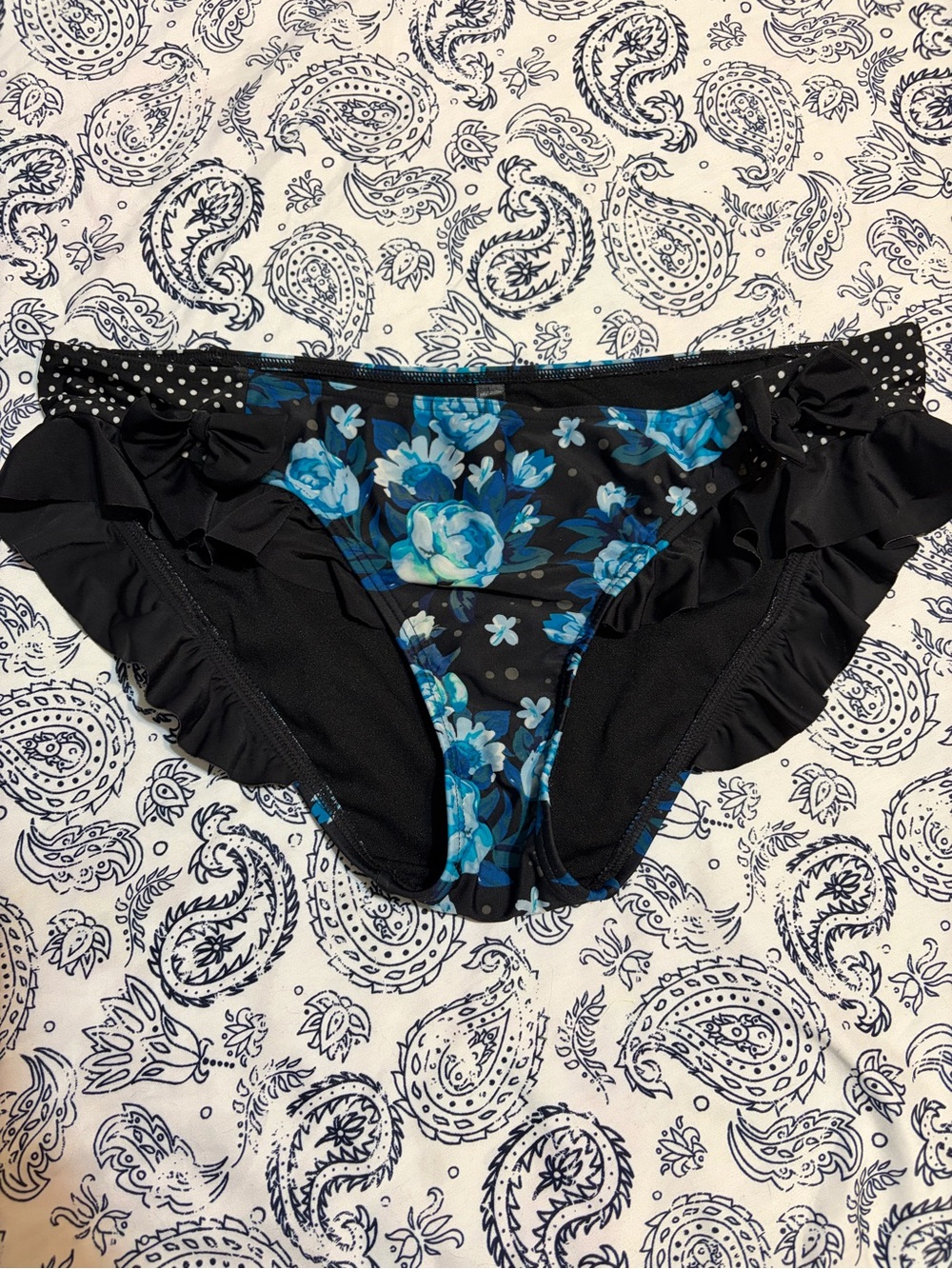 Hot Topic L Bikini Bottoms